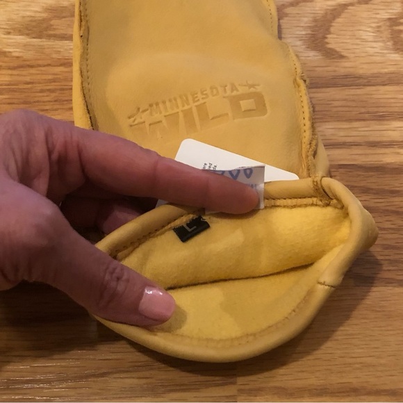 🎉HP🎉MINNESOTA WILD 3M Thinsulate Tan Leather Gloves 🏒 - Picture 8 of 9